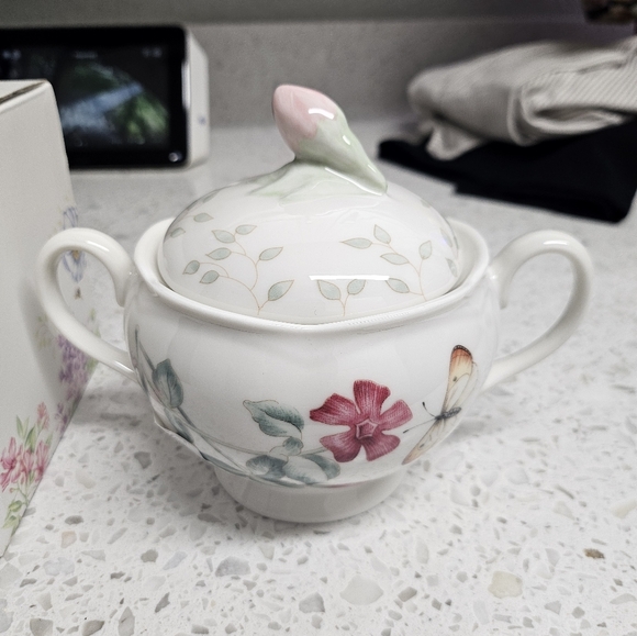 LENOX Butterfly Meadow white sugar bowl with Rose On Top - Picture 4 of 7